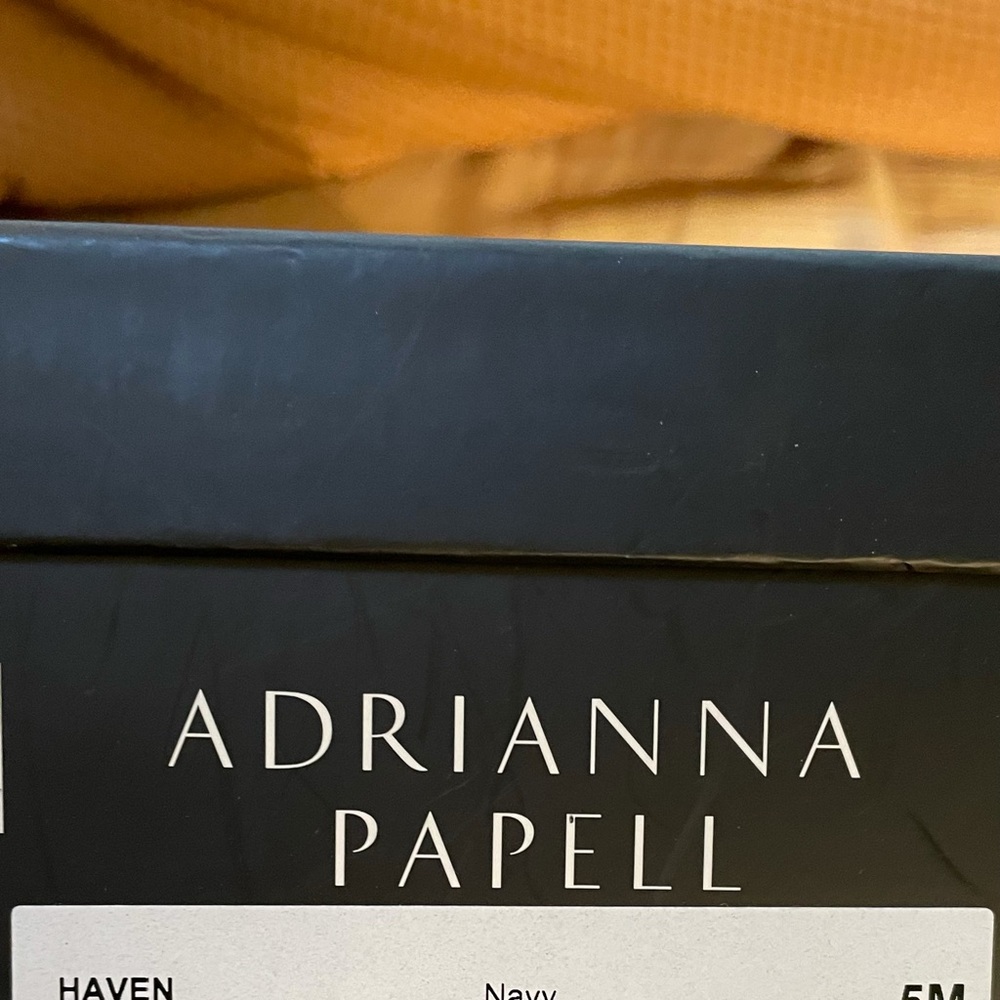 Adrianna Papell heels- brand new size 5 navy blue